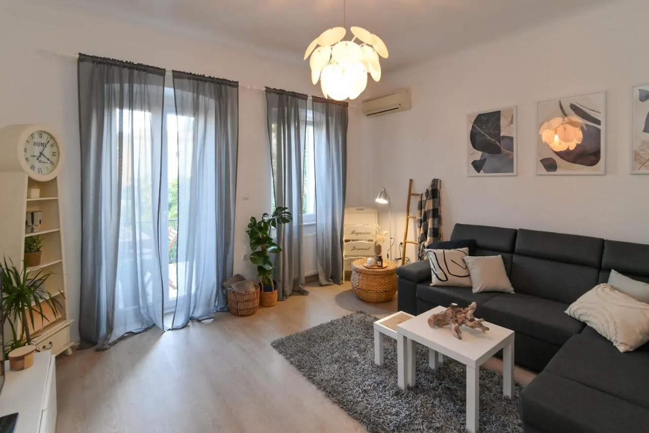 Apartment Lera With Private Parking, 150M From Sea Opatija