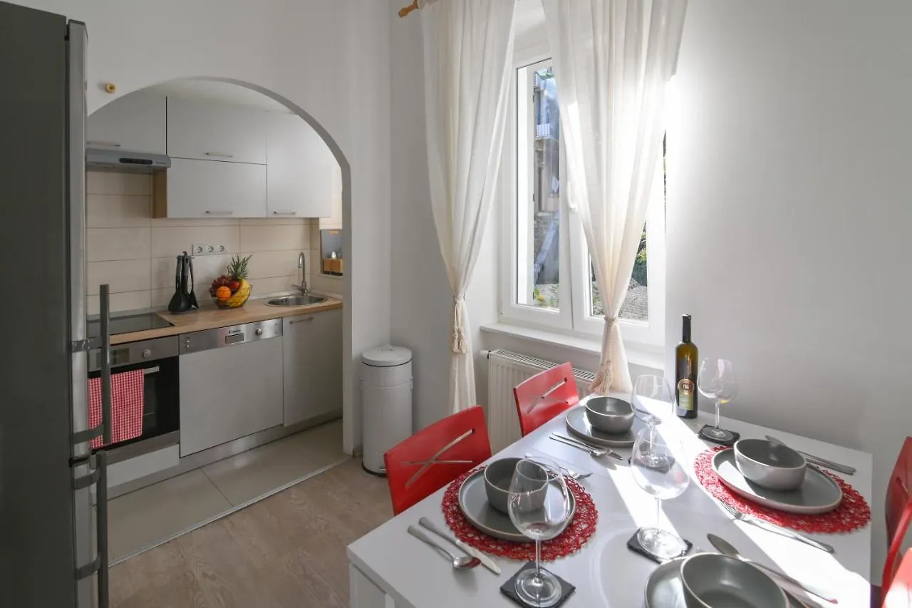 Apartment Lera With Private Parking, 150M From Sea Opatija
