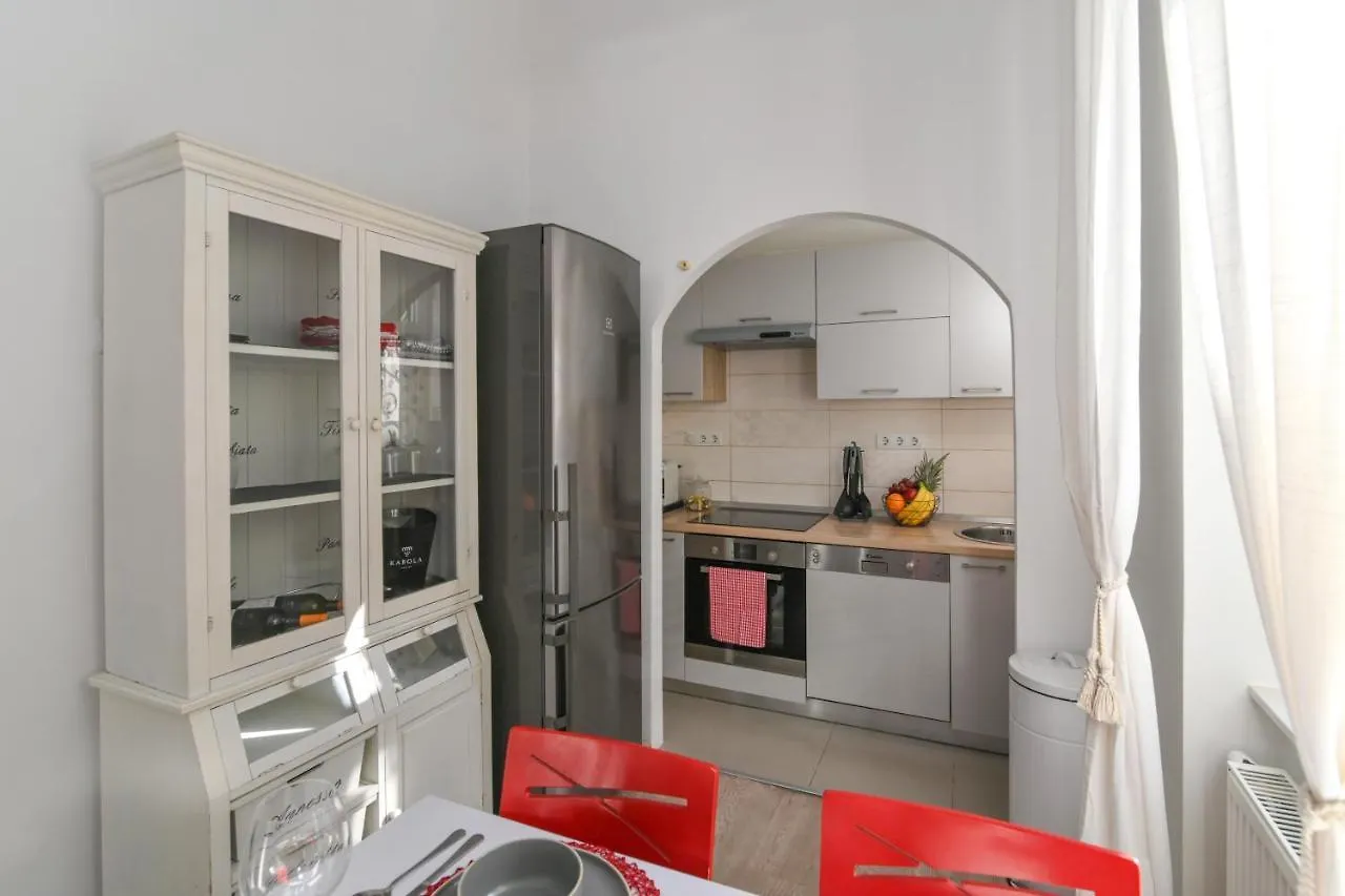 Apartment Lera With Private Parking, 150M From Sea Opatija Croatia