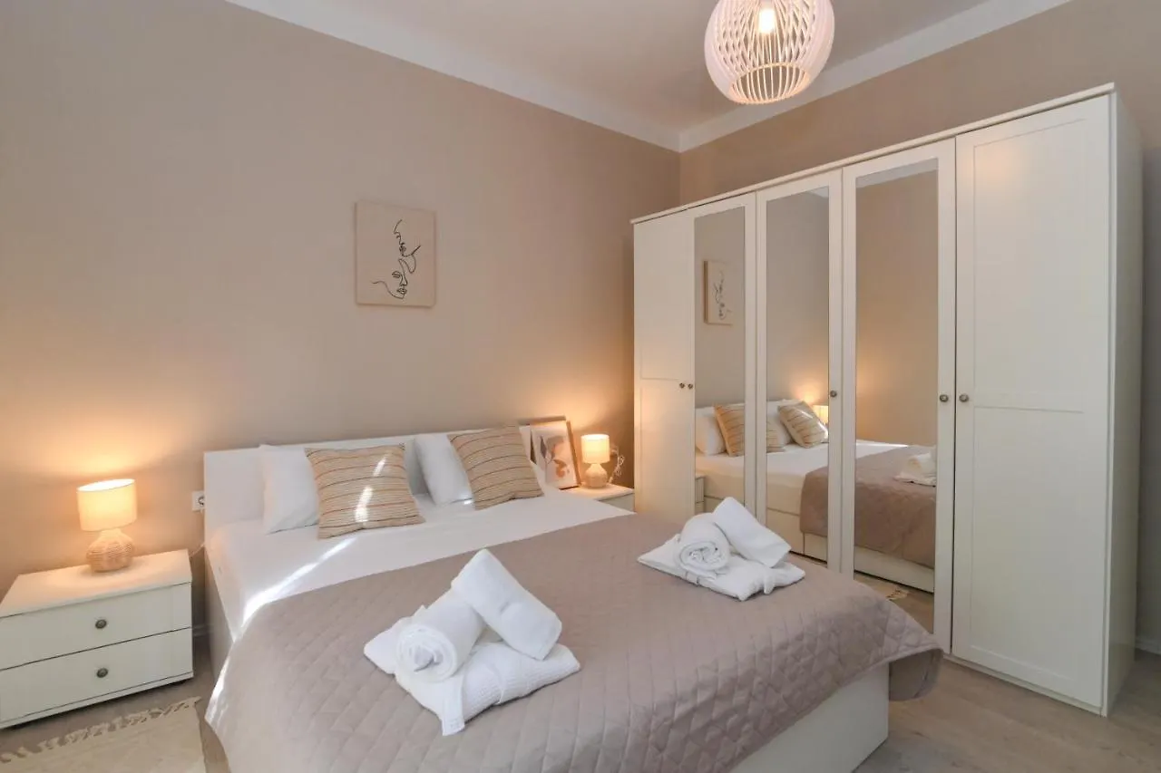 Apartment Lera With Private Parking, 150M From Sea Opatija Croatia